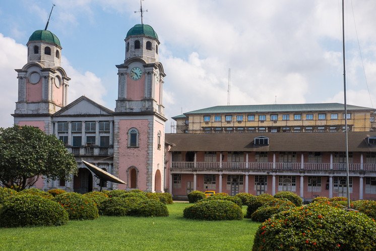 3. Lagos Colonial Secretariat, LagosThe Old Secretariat was completed in 1895. It was built in the English architectural style along with a two-twin tower which serves as a guard-front for security. It is by far the most imposing colonial building in Lagos