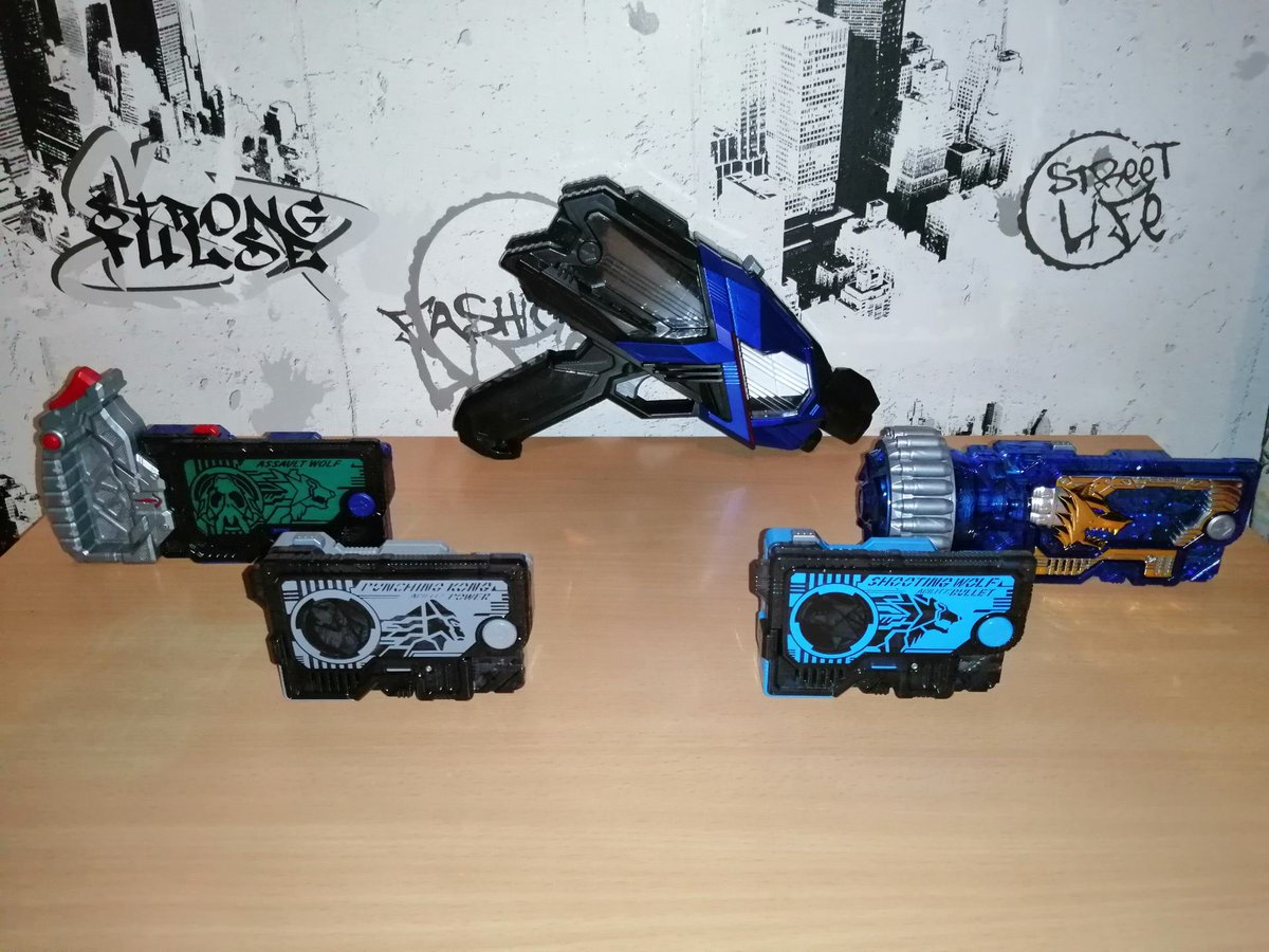 SmorphinIt's tweet photo. HENSHIN !

#KamenRiderZeroOne #ProgriseKey #KamenRiderVulcan 
#Shotriser #Tokusatsu #KamenRider #MaskedRider #PunchingKong #AssautWolf #RampageVulcan https://t.co/oeON2sqYGn