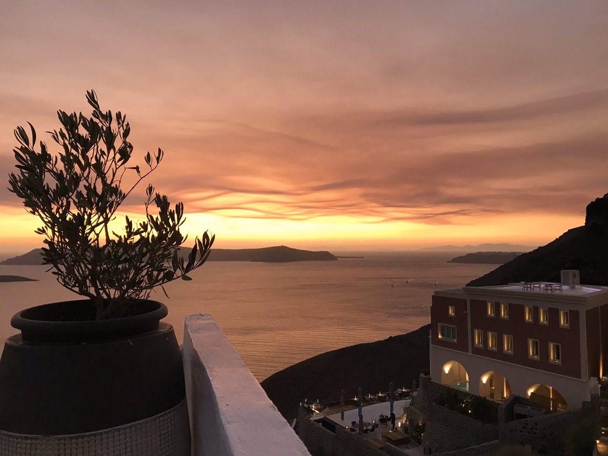 vincenzoorga's tweet photo. See u soon #santorini #august 2019 https://t.co/k5XFGu8V0G