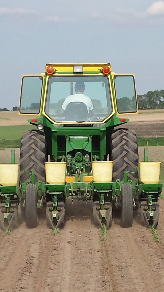 ryanl4010's tweet photo. @DentonClark17 I got the chance to buy grandpa’s 4020 who passed away before I was born.  Will always have and cherish this one.  Glad you have the same opportunity!!! https://t.co/tHFdhqmQfQ