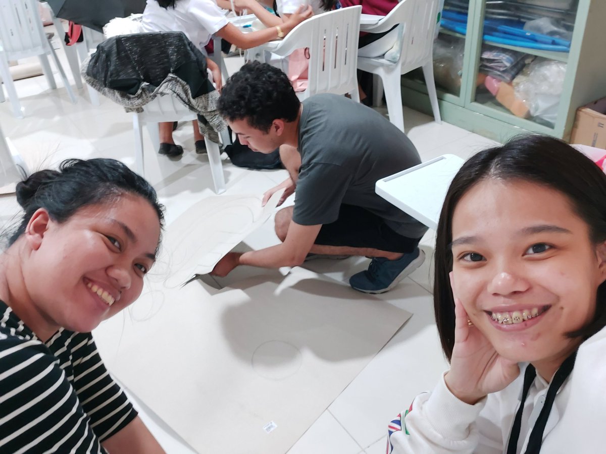 So, today& #39;s my last day as a 21 year old. That being said, here is a photo dump thread of the moments and the people who made this year of my life memorable.