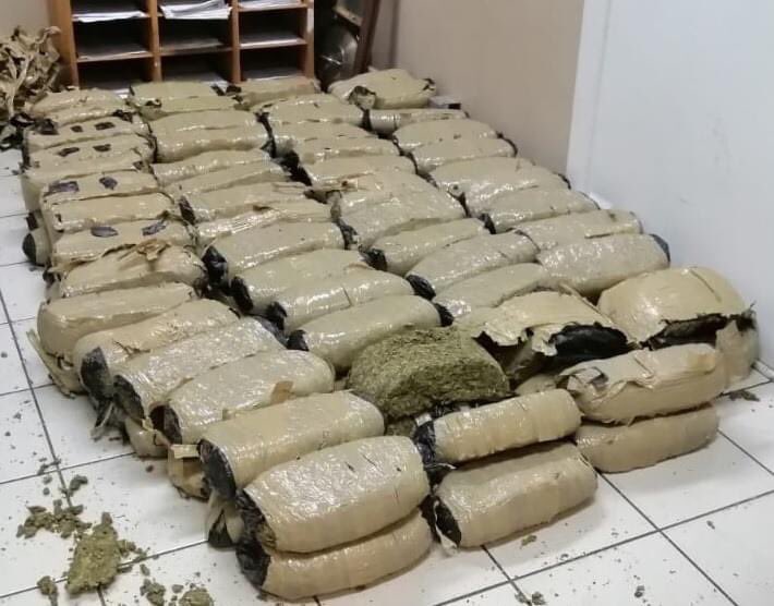 A foreign national was arrested with Eskom cable wires worth Millions...Another was arrested during a roadblock carrying bags full of dagga covered with potatoes in Gauteng earlier this morning. Guess the nationalities ... 10 marks