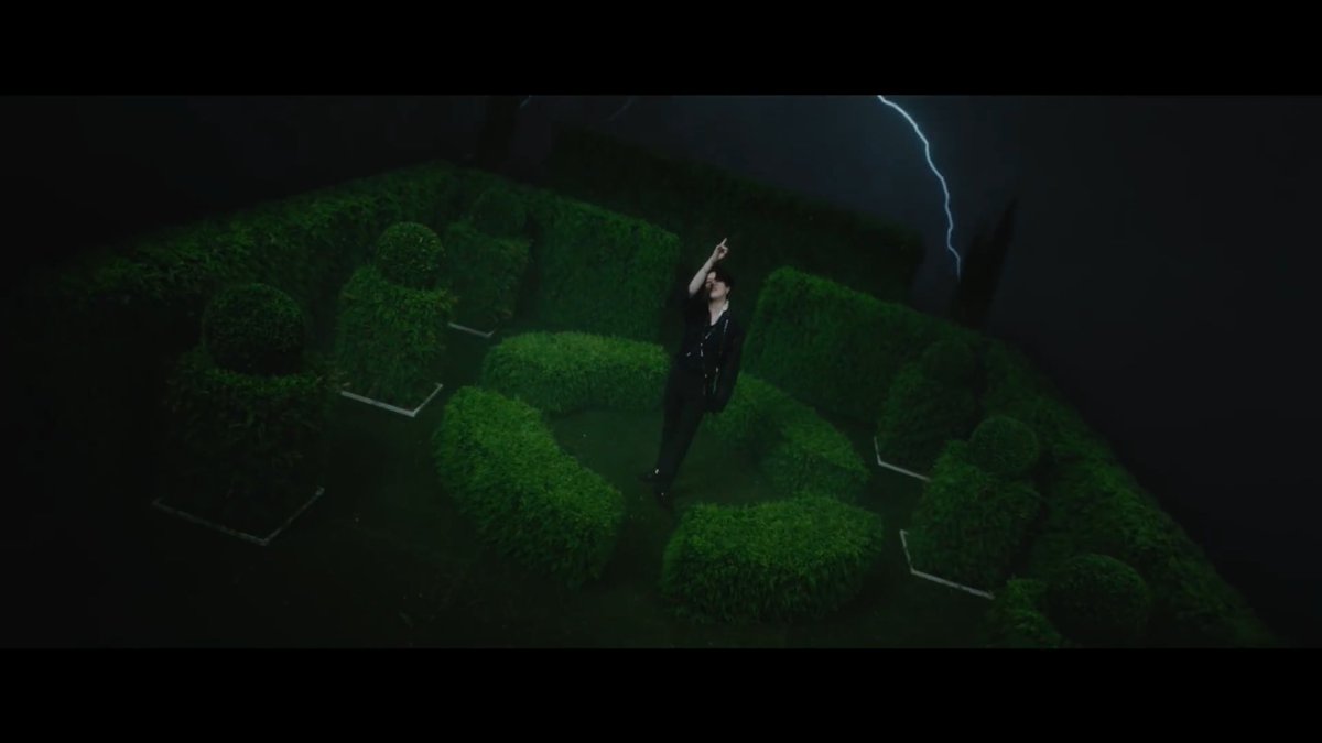 everyone knows that the different settings on the mv tells about the plot of romeo and juliet in order (from the ballroom where they met,the garden, balcony, up to juliet's d*ath by poison).  @GOT7Official  #GOT7_NOTBYTHEMOON  