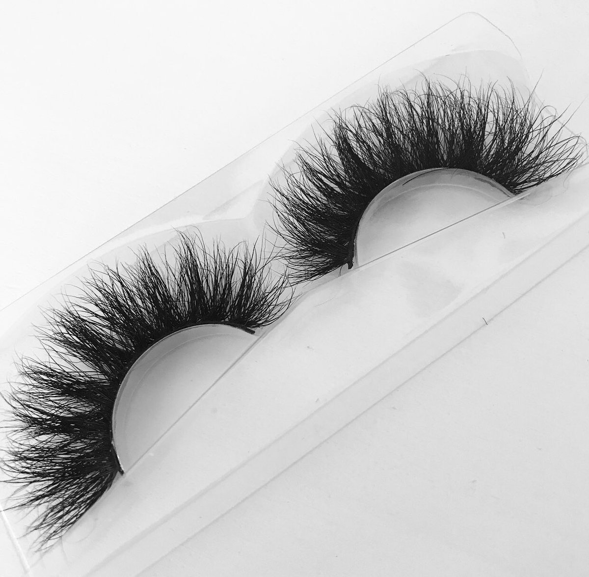 LuxBeautyLondon's tweet image. Our “Harlie” lash.😍❤️
Be prepared to reap the compliments dolls!! #lashes #eyelashes #lashesofinstagram  #glam #lashesforthedays #essex #falsies #wispylashes #lashlover #mua #lashgoals #lash #makeup #kardashian #kyliejenner #lashaddict #instabeauty #love #nikkietutorials #beauty