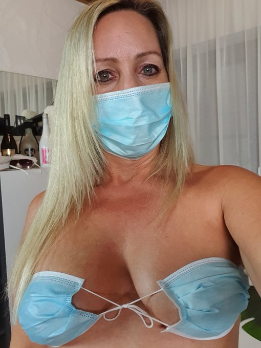 Hol dir dein Geschenk plus 50 % auf meinem Profil auf: https://t.co/VRbU2dkNYO   #rt #like @AnnabelMassinas<a href="/tag/selfie"class="tags"><span>#selfie</span></a><a href="/tag/like"class="tags"><span>#like</span></a><a href="/tag/rt"class="tags"><span>#rt</span></a><a href="/tag/stayathome"class="tags"><span>#stayathome</span></a><a href="/tag/annabelmassina"class="tags"><span>#annabelmassina</span></a>