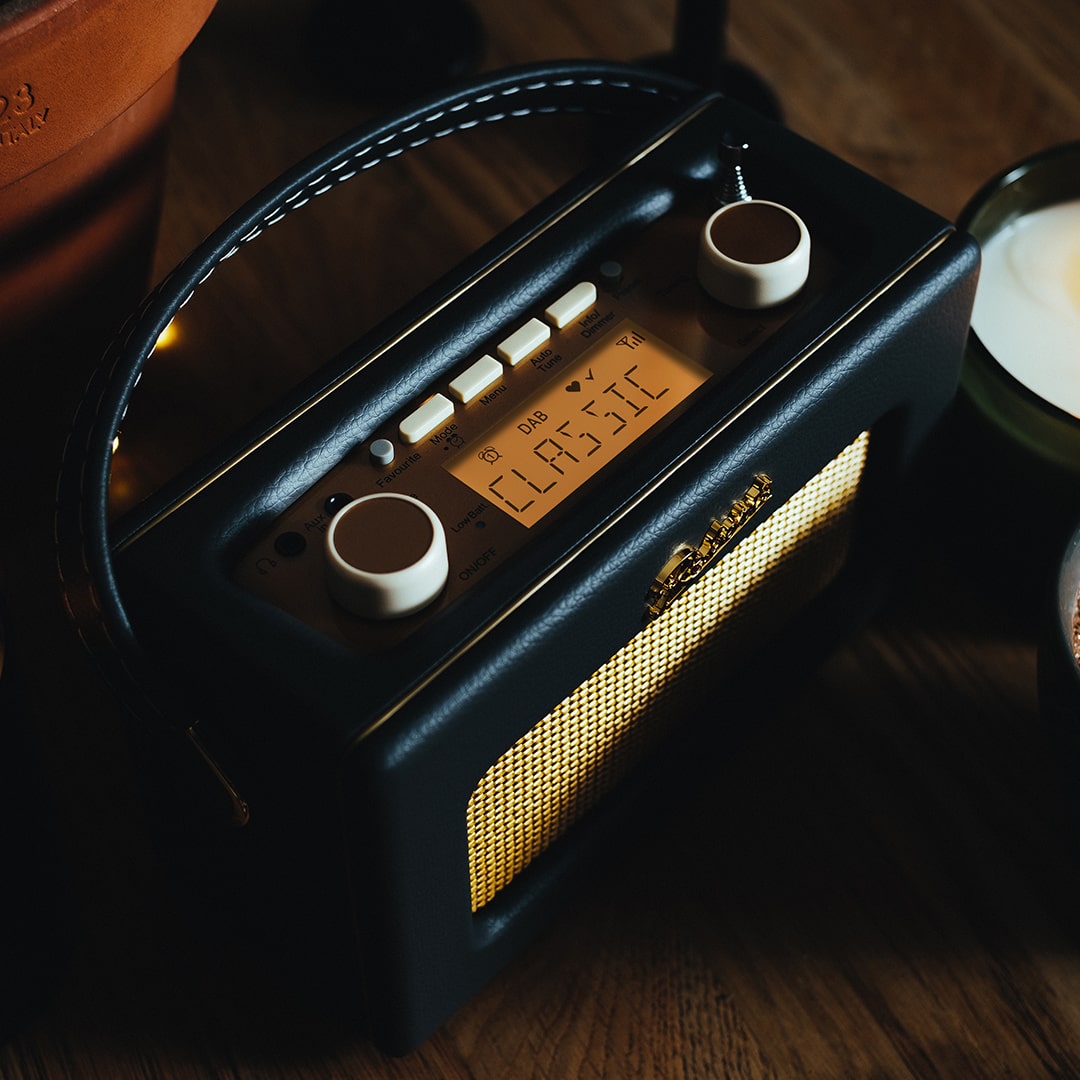 RobertsRadioUK's tweet photo. Classical in classic black? Or are you more Pop in pink? Whatever your musical or design taste, the Revival Uno plays it in style. #RevivalUno #RobertsRadio #Black #Roberts #Radio #Vintage #Retro #ClassicDesign #AudioIsEverything https://t.co/sfN4iSjIv9