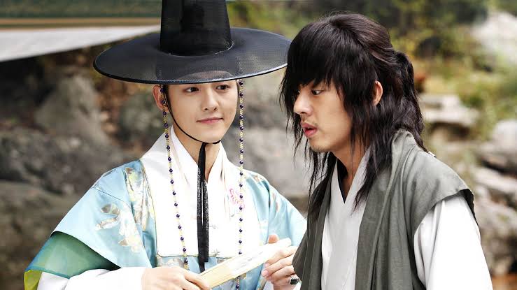  sungkyunkwan scandal (2010) gu yong ha popularity & best couple at kbs drama he wore accessories & thoroughly studied the mischievous characters of gang dong won in jeo woo chi, lee yeon kyeol in swordsman & johnny depp in pirates of the caribbean