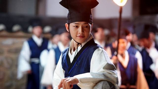  sungkyunkwan scandal (2010) gu yong ha popularity & best couple at kbs drama he wore accessories & thoroughly studied the mischievous characters of gang dong won in jeo woo chi, lee yeon kyeol in swordsman & johnny depp in pirates of the caribbean