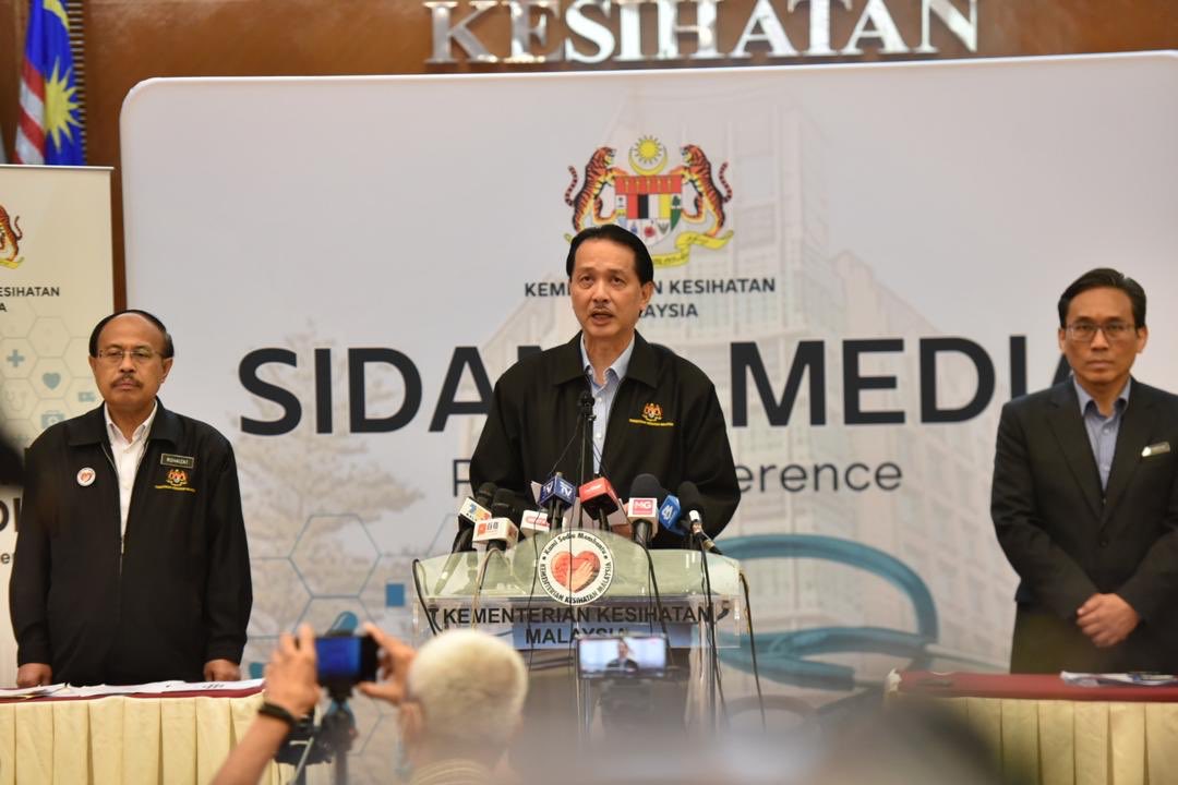 KKMPutrajaya's tweet photo. Terkini #COVID19Malaysia, 26 April 

Terdapat 36 kes baru positif.
Jumlah keseluruhan kes positif ialah 5,780 kes.

Seramai 100 orang telah sembuh. Jumlah kes pesakit yang telah sembuh ialah 3,862 kes https://t.co/IssKqiALos