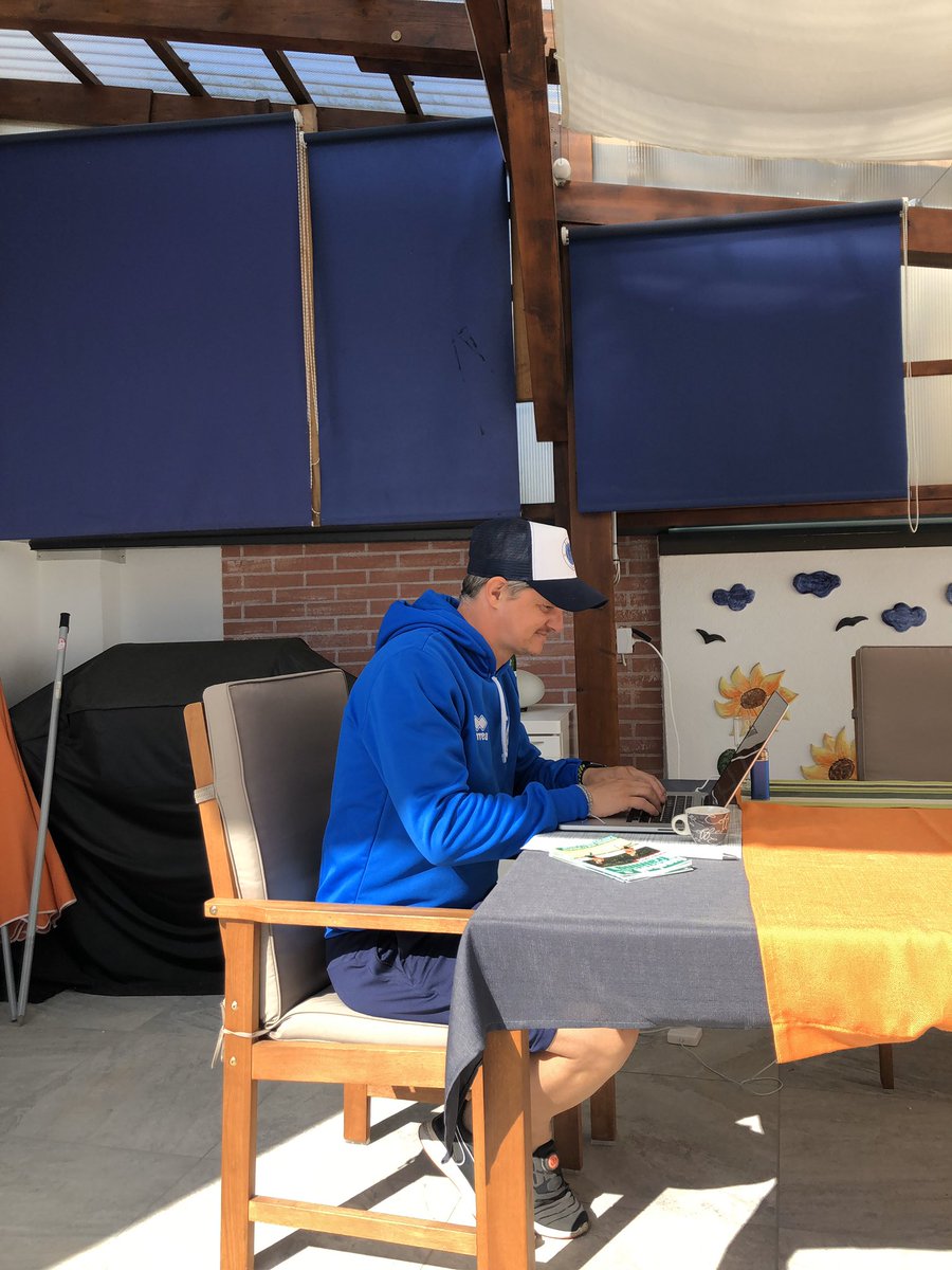 Auch wenn es kein aktives Training und keine Spiele gibt momentan ist es wichtig auf den restart vorbereitet zu sein. Das neue Magazin von @t_falsefullback hilft dabei. 🔝🙏🏻