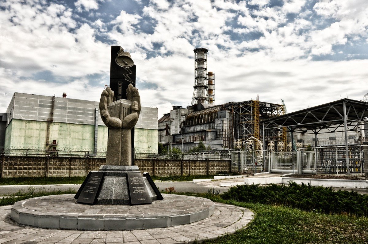 Tal día como hoy pero en 1986 tenía lugar el accidente nuclear de  #Chernobil , el más grave de la historia, en la central nuclear Vladímir Ilich Lenin, ubicada en el norte de Ucrania,país que pertenecía en ese momento a la URSS. Sus consecuencias serían desastrosas  #Chernobyl