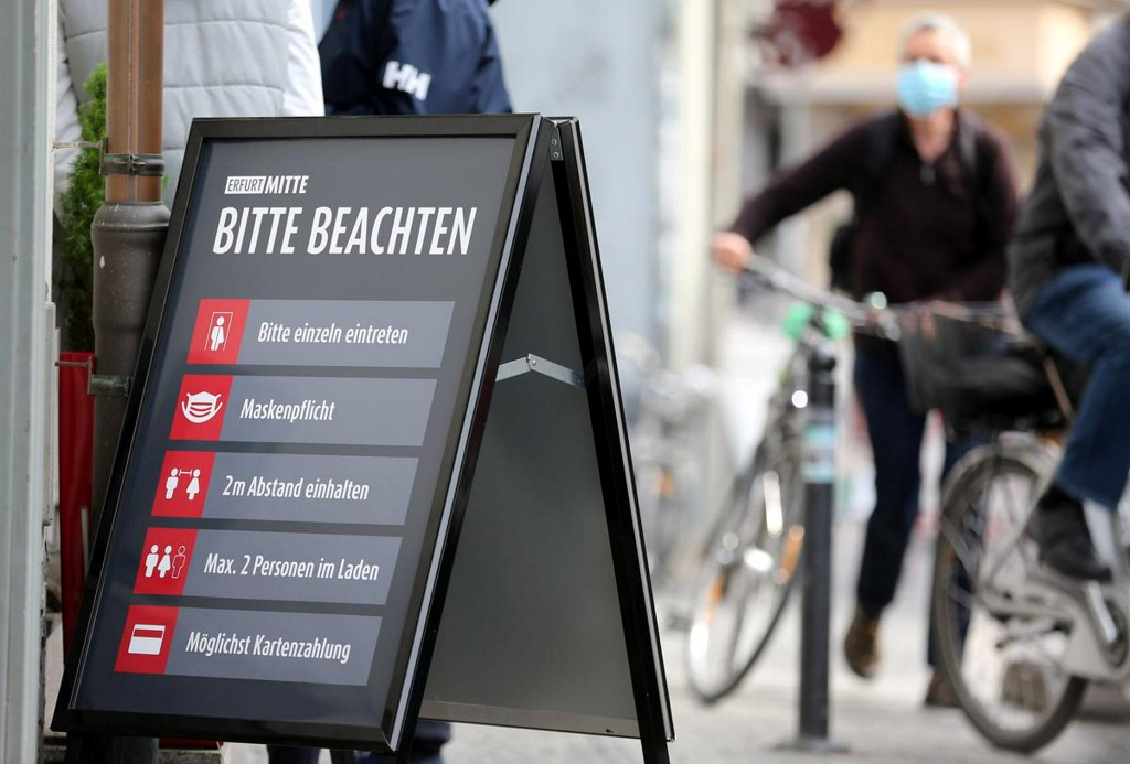 Reuters's tweet photo. Germany flips on smartphone contact tracing, backs Apple and Google https://t.co/peGFCoqDbo https://t.co/5JOc4388Aa