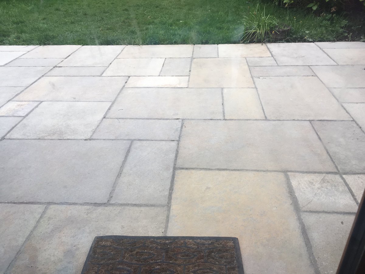 MuireannNiR's tweet image. Day 44 Kids cleaned the patio (with some help from Dad!) looks good doesn’t it? #KeepingKidsEntertained #COVID19ireland