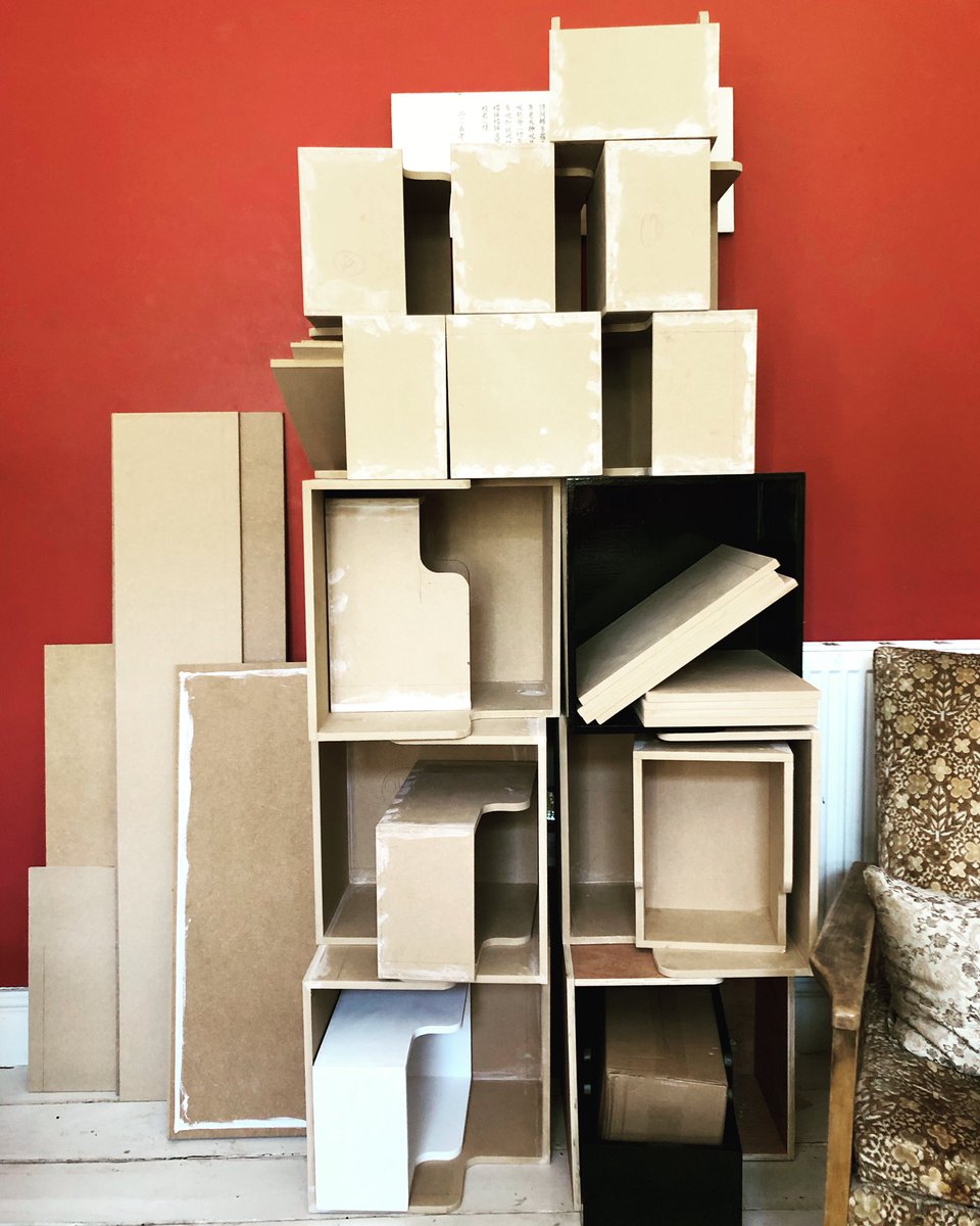 jnanagarbha's tweet image. Working from home - this is my bedroom this morning 🤣
 #Recordboxes