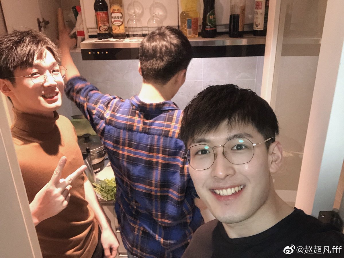 XuPan + Zhao Chaofan are often referred to as the Nanjing 3, cuz they all study in Nanjing. The 3 of them did the watch along with fans livestream tgther, and have hung out together several times in Nanjing after filming endedP2: them cooking dinner tgther