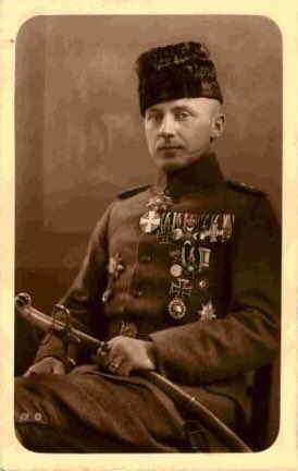 The officer is SS-Standartenführer Harun El-Raschid. His original name was Wilhelm Hintersatz and he was born in Brandenburg in 1886. During  #WW1, he converted to Islam while serving with the general staff of the Ottoman Empire with Enver Pasha.  https://en.wikipedia.org/wiki/Harun_el-Raschid_Hintersatz
