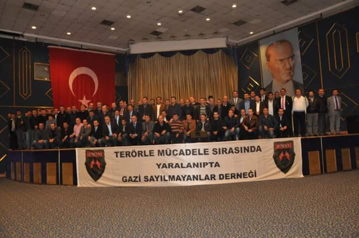 #FatihPortakal @FOXhaber <a href="/ShowTV/">Show TV</a> <a href="/ATV/">ATV</a> <a href="/tv8/">tv8</a> <a href="/Haberturk/">Habertürk</a> <a href="/star/">STAR</a> <a href="/cnnturk/">CNN TÜRK</a> <a href="/ntv/">NTV</a> 19 000 malul sayılmayan gazi yaralı 🤕 sakat zehirlenerek vücudunda demir vs gibi şeyle yaşarken ölüyor sizler bunlara seyirci kalıp hiçbir şey olmamış gibi haber yapmaya devam ediyorsunuz buyurun