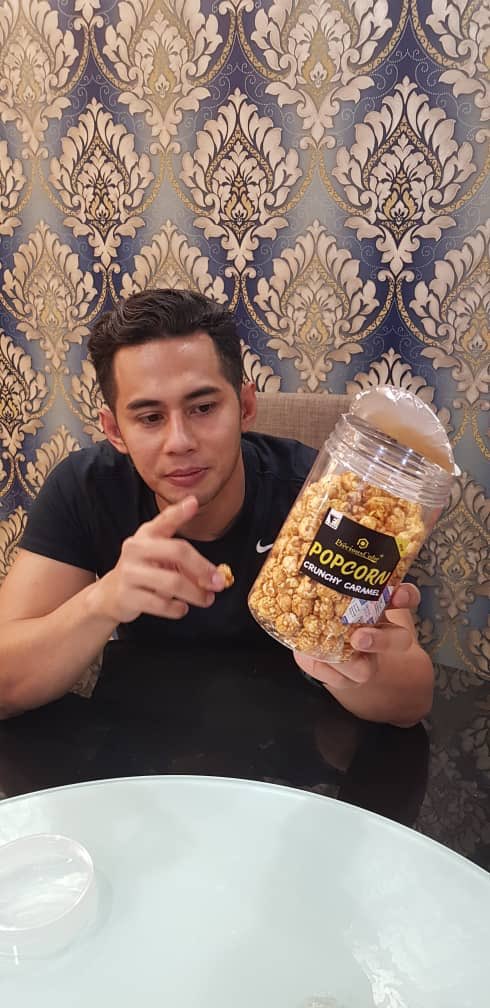 a_ruzy's tweet photo. @nobisha #PreciousPopcorn. Caramel &amp; chocolate, Order? Sini ya https://t.co/WK3lUElGPg https://t.co/rPiIZqcmqU