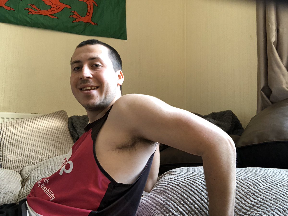Activity #8: 26 Tricep Dips  If you’d like to donate - head to my bio. All proceeds go to  @mencap_charity/ @MencapCymru to help break the stigma around people with learning disabilities/autism - like my brother, Adam.  #TwoPointSixChallenge