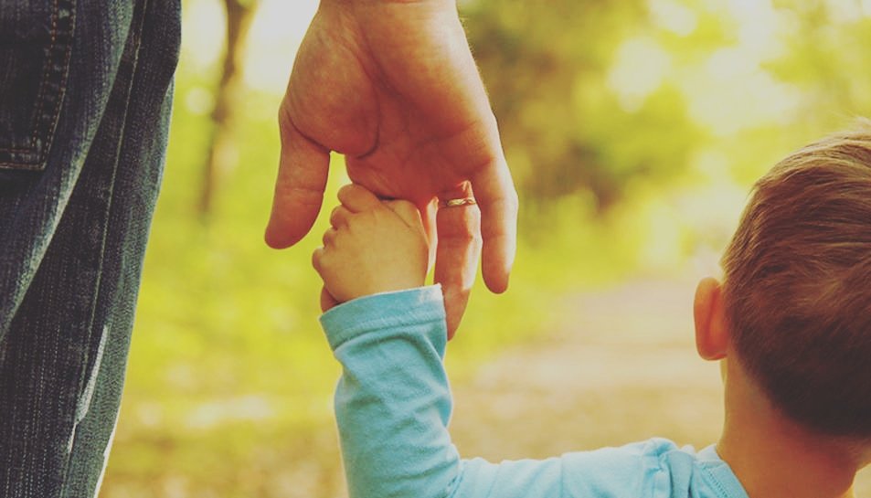 Hoy es un día de alegría para los pequeños héroes de nuestros hogares que por fin van a poder salir a corretear por las calles. Desde #MedinaPrimero queremos pediros responsabilidad en esta nueva etapa. Lo estamos haciendo genial. #undiamenos #Medinaenpositivo #MedinadelCampo