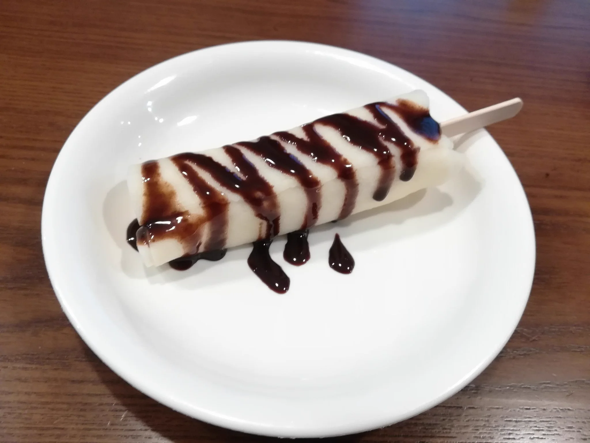 これ作った！
北海道バニラバーでだけど。
中にイチゴジャム入れて巻いたらチョコソースかけたら美味すぎて私も主人もおかわりしたw
コロナ収まったら甥っ子姪っ子達と一緒に作るぞー★  