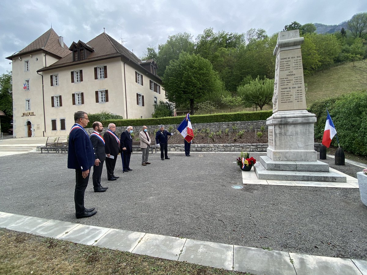 🕯#26Avril Journée nationale du souvenir des victimes et héros de la déportation.
Hommage rendu ce matin à @VilledeThyez en tout petit comité avec le maire <a href="/Gilbert1949/">Gilbert Catala</a> Catala. <a href="/2CCAM/">ClusesArve&Montagnes</a>