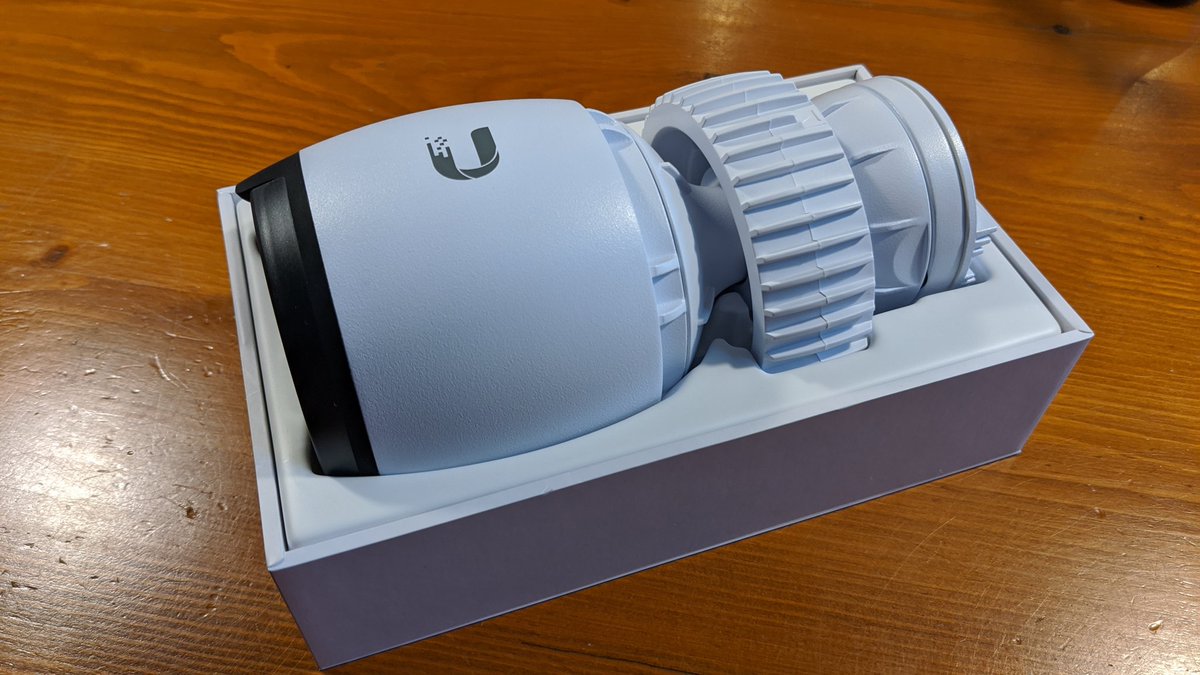 larsklint's tweet image. This is one huge camera. The construction is all steel and it just feels super solid. #G4Pro