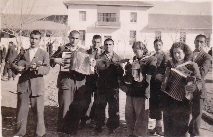 Köy Enstitüleri Cumhuriyeti inşa etme ve kalkınma hamlesinin en önemli atılımlarından biridir. Tarımdan, sanata, bilimden, hayvancılığa  birçok alanda eğitimler verilmekteydi.