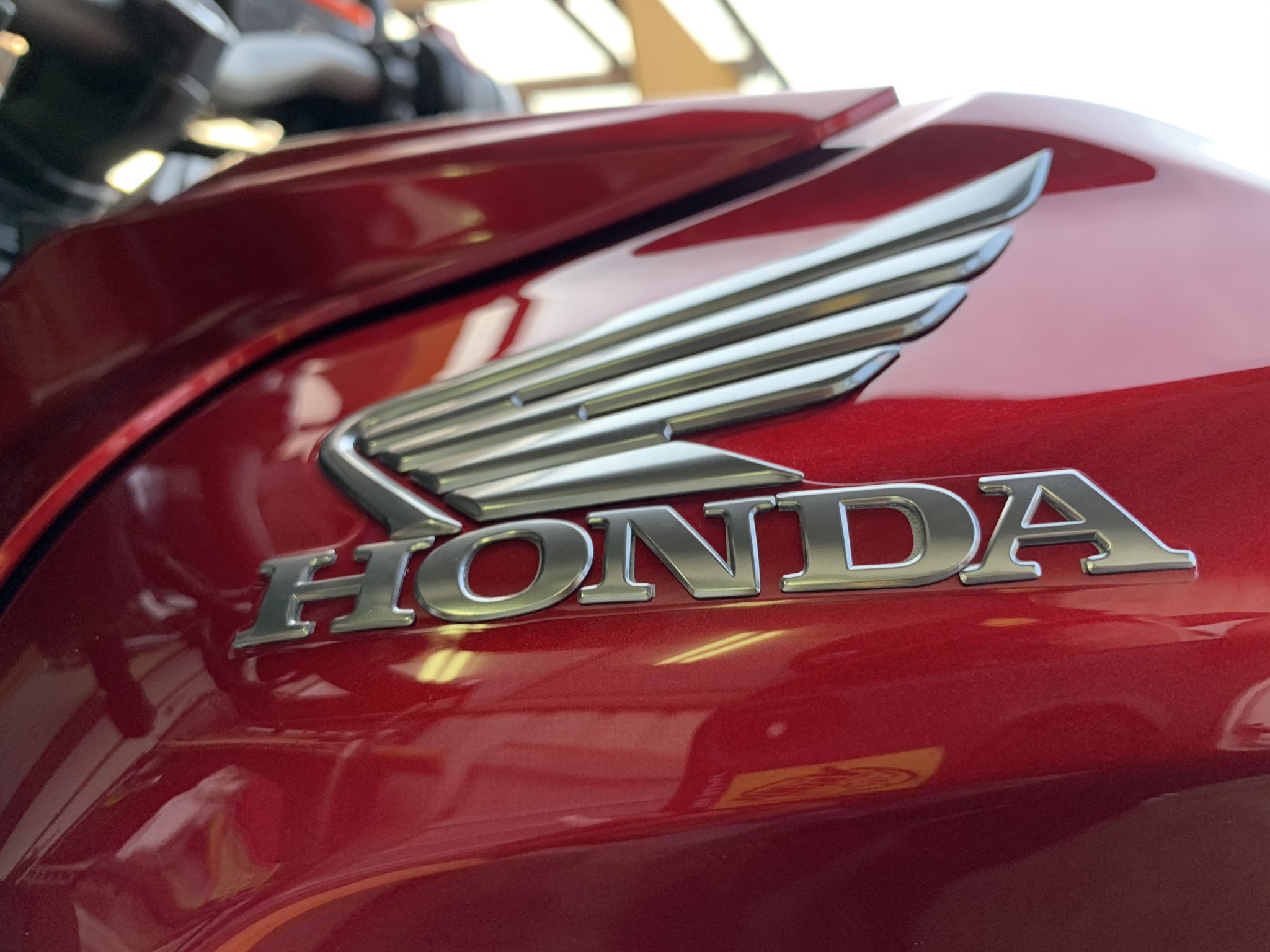 ハル Cb650r Adv150 新立体エンブレム装着無事完了 教えてくれたクソカスマン君ありがとうございます Cb650r ホンダウイングエンブレム T Co Pmelc9q8pr Twitter