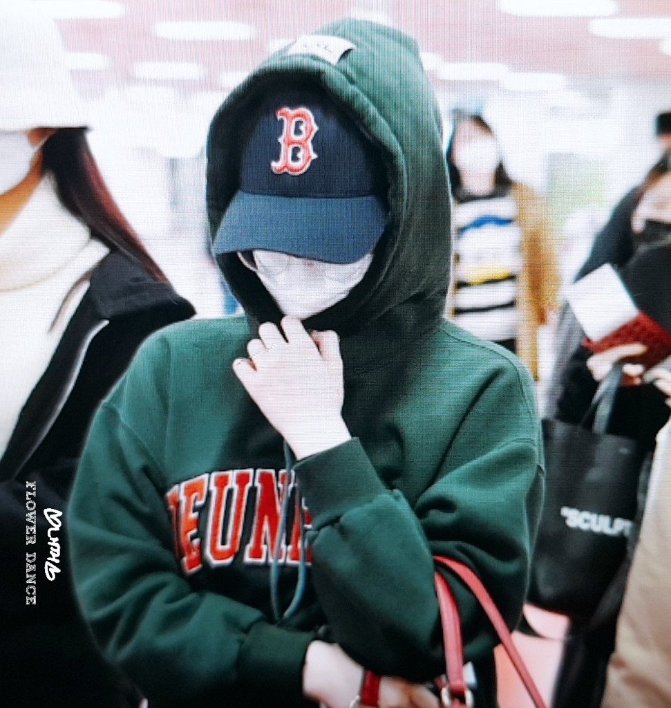 200426 CJUJEUNESSE Signature Hoodie Green (FW Version Fleece)$75.41pic by  @TheFlowerDance  #다현  #DAHYUN  #ダヒョン  #트와이스  #TWICE  #トゥワイス