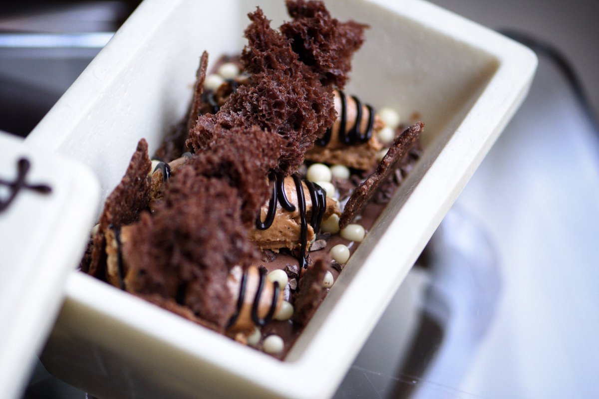 Seven Textures of ❌⭕️Chocolate within the same dessert and you still wonder what's your favourite?? 🐽🤤🐽