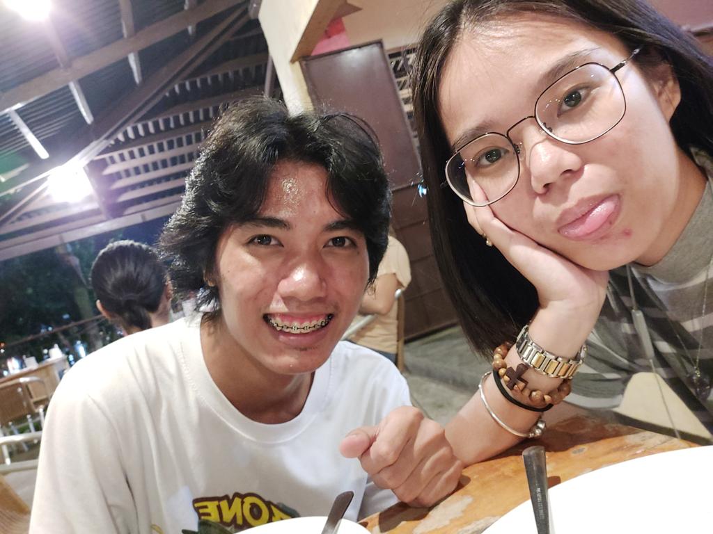 So, today& #39;s my last day as a 21 year old. That being said, here is a photo dump thread of the moments and the people who made this year of my life memorable.