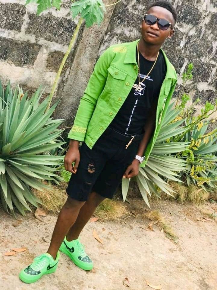 Raasillah1's tweet photo. YOU 1 + TODAY HAPPY BIRTHDAY BOSSSSS SUPER⭐ STAR 🎂 🇸🇱💯💯🙏🏻🙏🏻👑👑 https://t.co/DYxBNRz371