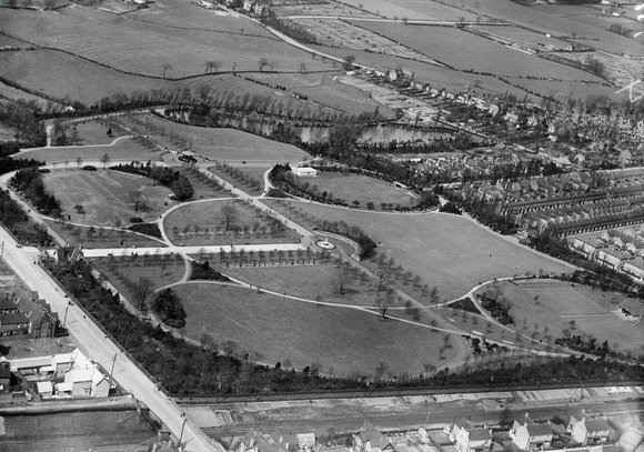 LowHartburn's tweet photo. Ropner Park in Hartburn - 1924 @stocktoncouncil @ACunninghamMP @stocktonlibrary https://t.co/oGDsHPBmV4