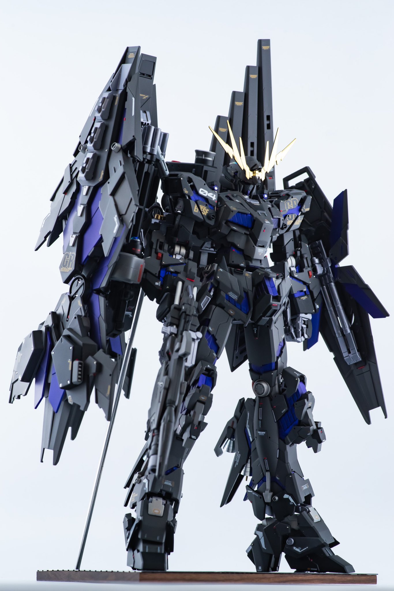 らいなーマン デスティニーインパルス完成 ユニコーンガンダム白背景で撮影してみました ユニコーンガンダムをベースに4号機をイメージして制作しました バックパックはnガンダムのものに交換し アームドアーマーとファンネルを両方取り付けられるよう