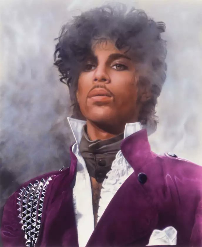 Il est bercé par la musique de Lionel Richie, Otis Reeding, Diane Warren, mais surtout Prince et Michael Jackson qui deviendront ses modèles les plus importants.