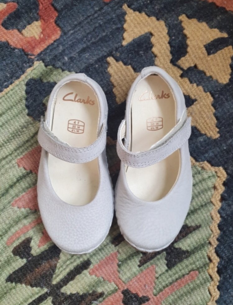 This time, I have a 10 mth old. Will her first bday happen in lockdown? My first pair of shoes was given away to a refugee baby at the start of the war. Will my girl now be getting her first shoes from someone else? My local  #freecycle group is showing so much generosity now