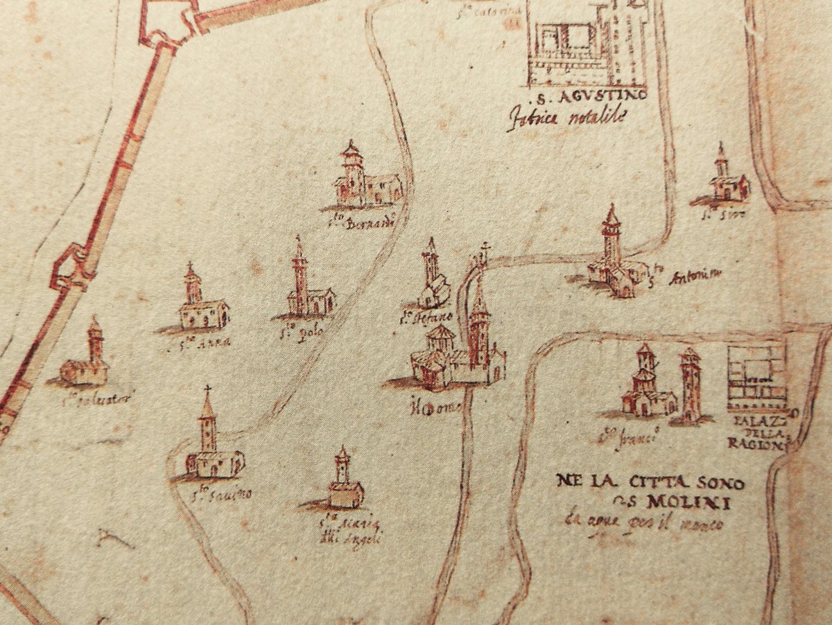 Per #viaggioinitalia del @_MiBACT, apriamo gli atlanti per mostrarVi una pianta di Piacenza del XVI secolo. Ingrandendo la rappresentazione, insieme ad altre costruzioni religiose e civili, vediamo il Duomo con una caratteristica insolita... Quale? #paesaggioitaliano #artyouready