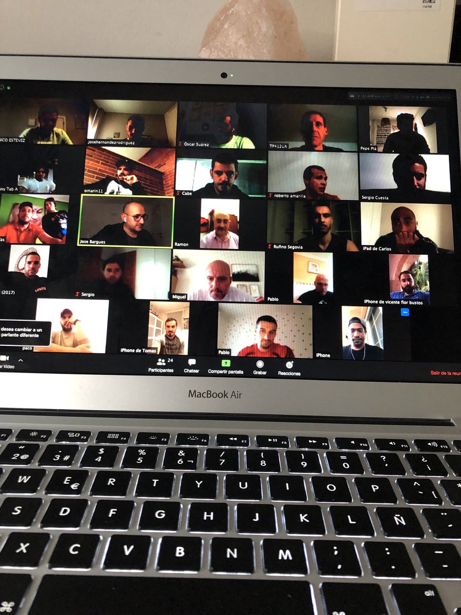 Mi último año como jugador y el primero como Director Deportivo.
9 años después sigo dedicándome a esto y en gran parte es gracias a ellos!
Me ha alegrado veros y ver qué estáis bien,tan ‘cabroncetes’ como siempre!
EQUIPAZO que nunca olvidaré!
Gracias por este rato tan especial!