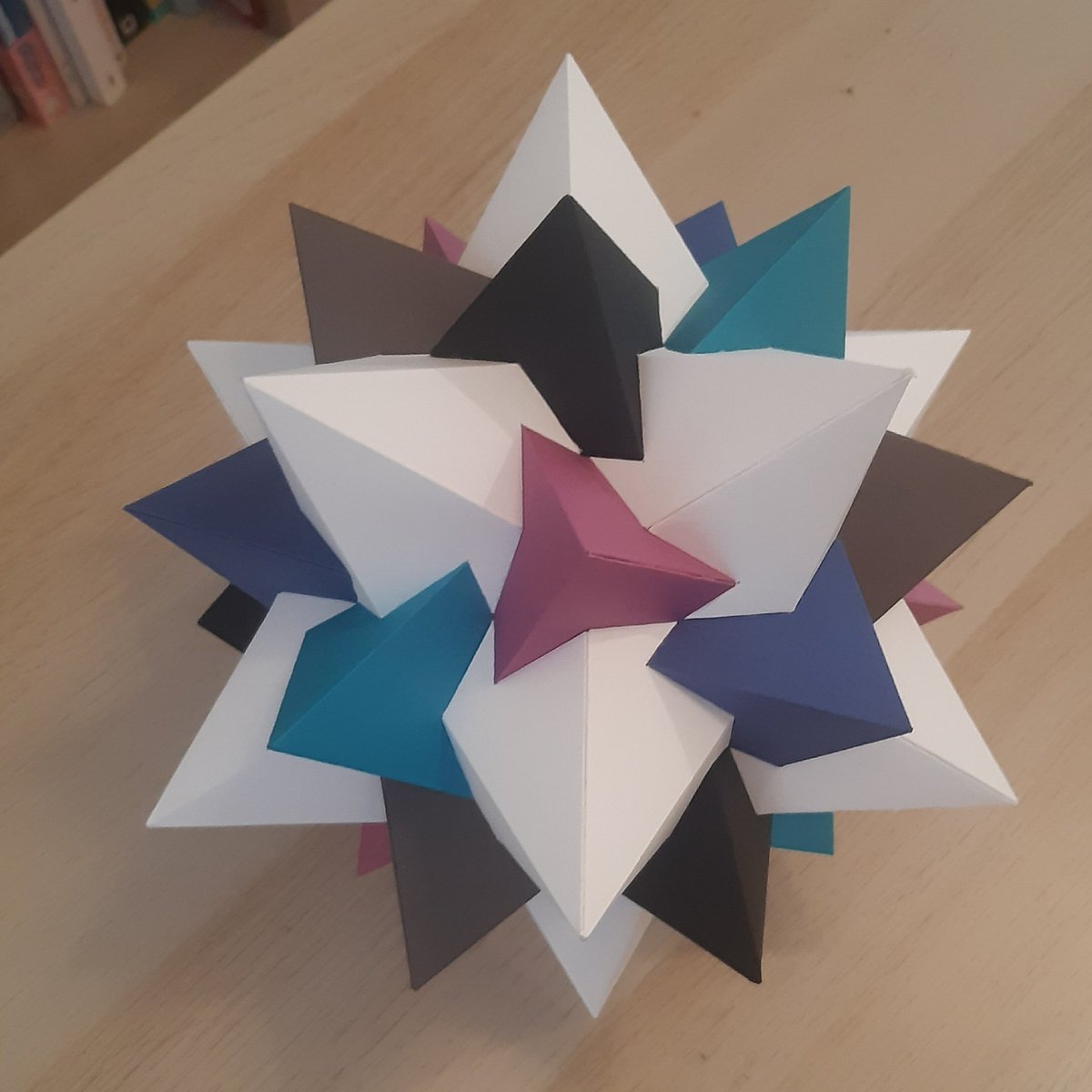 polyharrisson's tweet photo. Sunday #stellation: compound of a small stellated dodecahedron and 5 tetrahedra. This is another stellated great icosahedron / faceted triacontahedron https://t.co/y8RotppMdt
