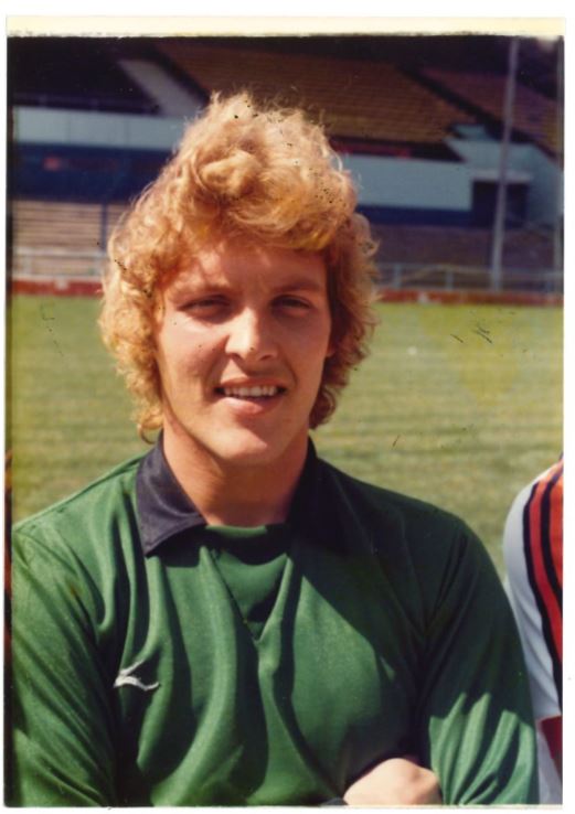 Kitman_Phil's tweet photo. Sunday's post for #TheyPlayedForDavidPleat @LutonTown the injured smoker on the bench at #Anfield in 1982. #JakeFindlay coming in from #AstonVilla in 1978 and was a mainstay between the posts for the next five seasons only missing games in that time through injury @rickyahill https://t.co/i52iVd7A3b