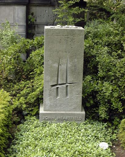 In 1968, John Heartfield died in East Berlin – he is buried at the Dorotheenstadt cemetery (11)