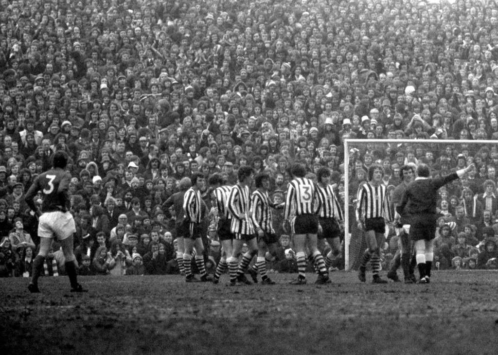 robertmdaws's tweet photo. #NewcastleUnited #PatHoward sent off. Spectators invaded the pitch and game was held up for 8 minutes. March 1974 ( PA) @NUFC #NUFC https://t.co/0UhmBQhigL