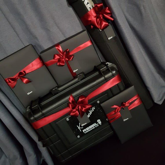 INT0B0BBY's tweet photo. THE GIFT HAS BEEN DELIVERED AT LAB5GAM.

I can't wait to see hanbin performing and slaying on stage using the microphone. uwu
#MicStand4Hanbin https://t.co/BoD9dkBpdV