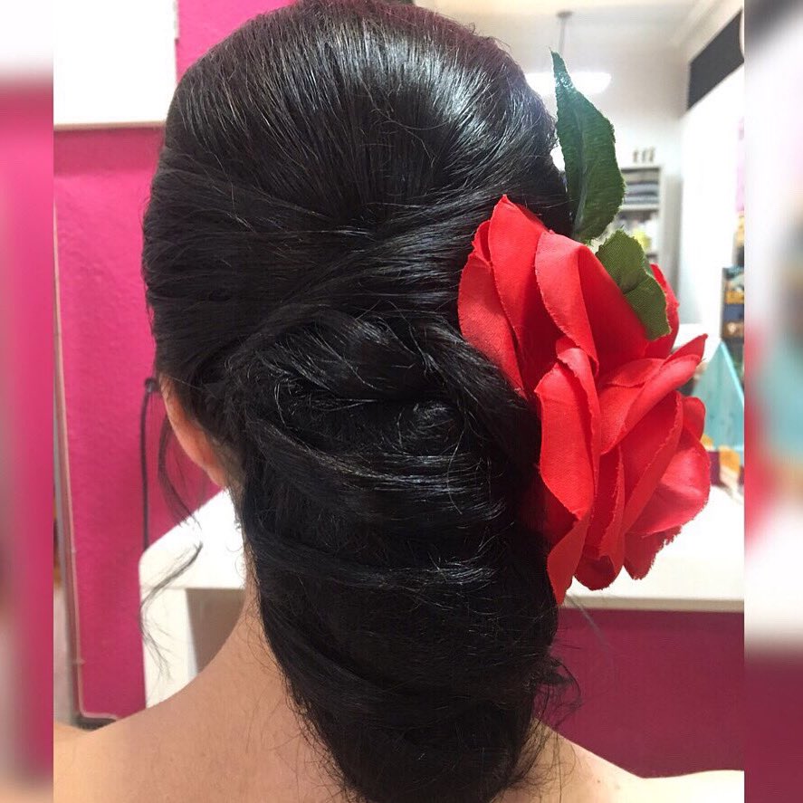 Viva la feria de abril y vivan nuestras clientas 🌺
Hoy os dejamos este precioso recogido para todas nuestras flamencas que sois muchas 😍😘
Gracias por todo, nunca nos cansaremos de agradecer 🙏
#volveremos
#feriadeabril
#recogidos
#salamancastyle