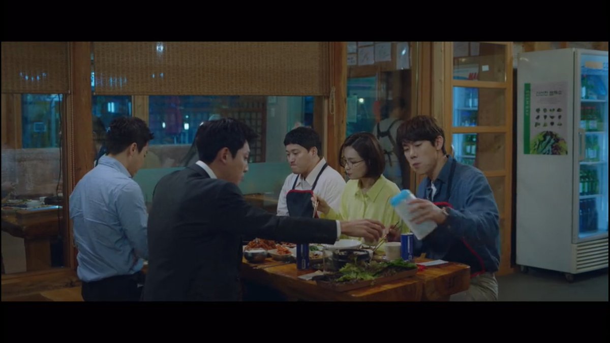 Jeongwon always take care of them when they are eating. + the fact he even help the lady at the back.Btw, i saw the bts of this & the director planned even the small scenes. There is no coincidence. Their gaze, their hands, their small actions are planned  #HospitalPlaylist