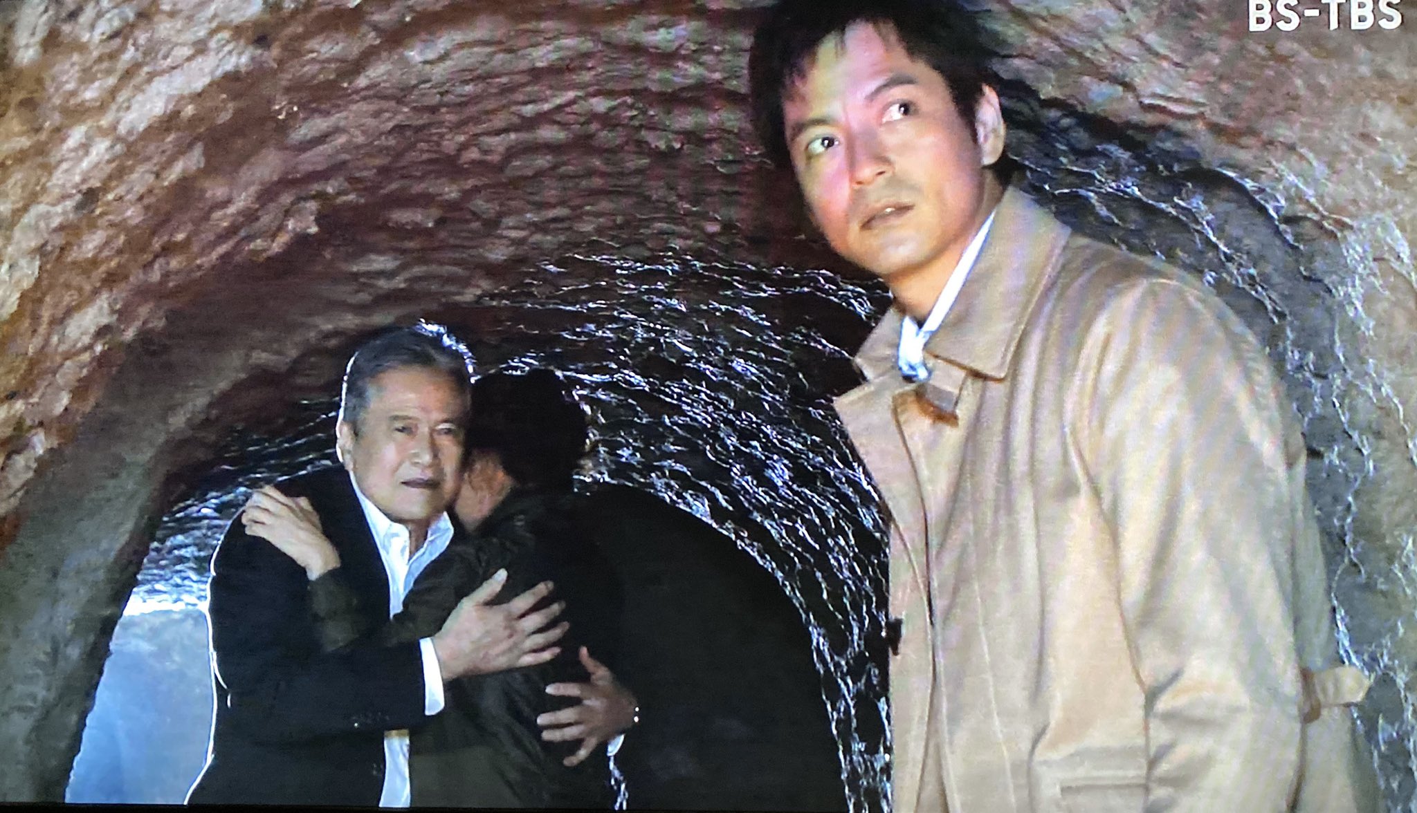 Keiziro 容疑がかかった父に 不利な証言が出るたんびに 光彦さん 怖い と 所構わず胸に抱かれる ヒロイン戸田菜穂さん 抱かれ芸がうまい女優だわ 1時間に3回半は抱かれてた 浅見光彦 Keiziro 容疑がかかった父に 不利な証言が出るたんびに 光彦さん 怖い と 所構わず胸に抱かれる ヒロイン戸田菜穂さん 抱かれ芸がうまい女優だわ 1時間に3回半は抱かれてた 浅見光彦