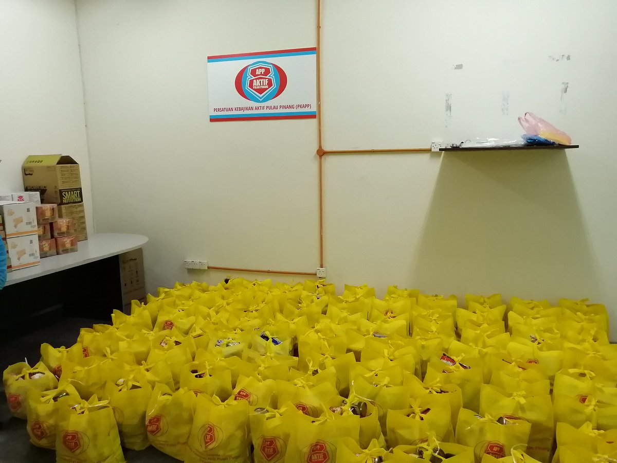 HoYewKuan1's tweet photo. Menyampaikan Sumbangan Barangan keperluan Dapur Kepada Ahli Persatuan Kebajikan Aktif Pulau Pinang (PKAPP)

#PKAPP
#AndaSumbangKamiBantu

Anda Sumbang , Kami Bantu 
Bank Islam 07-052-01-001850-6 
Persatuan Kebajikan Aktif Pulau Pinang https://t.co/2hbFXuPYrf