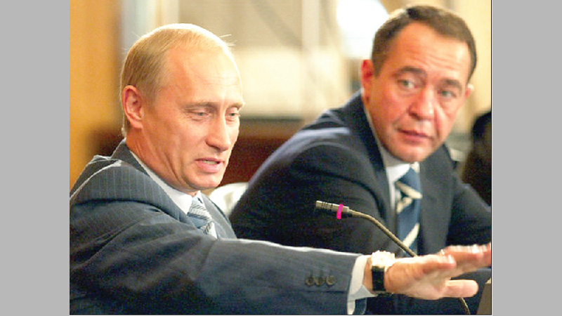 26/ Lesin was a longtime Putin ally who worked w/ the Kremlin to take control over Russia's independent TV stations & newspapers. He developed Russia Today. He served as Russia's Minister of Press, Television and Radio and was head of Gazprom-Media. https://bit.ly/3eSqK0T 