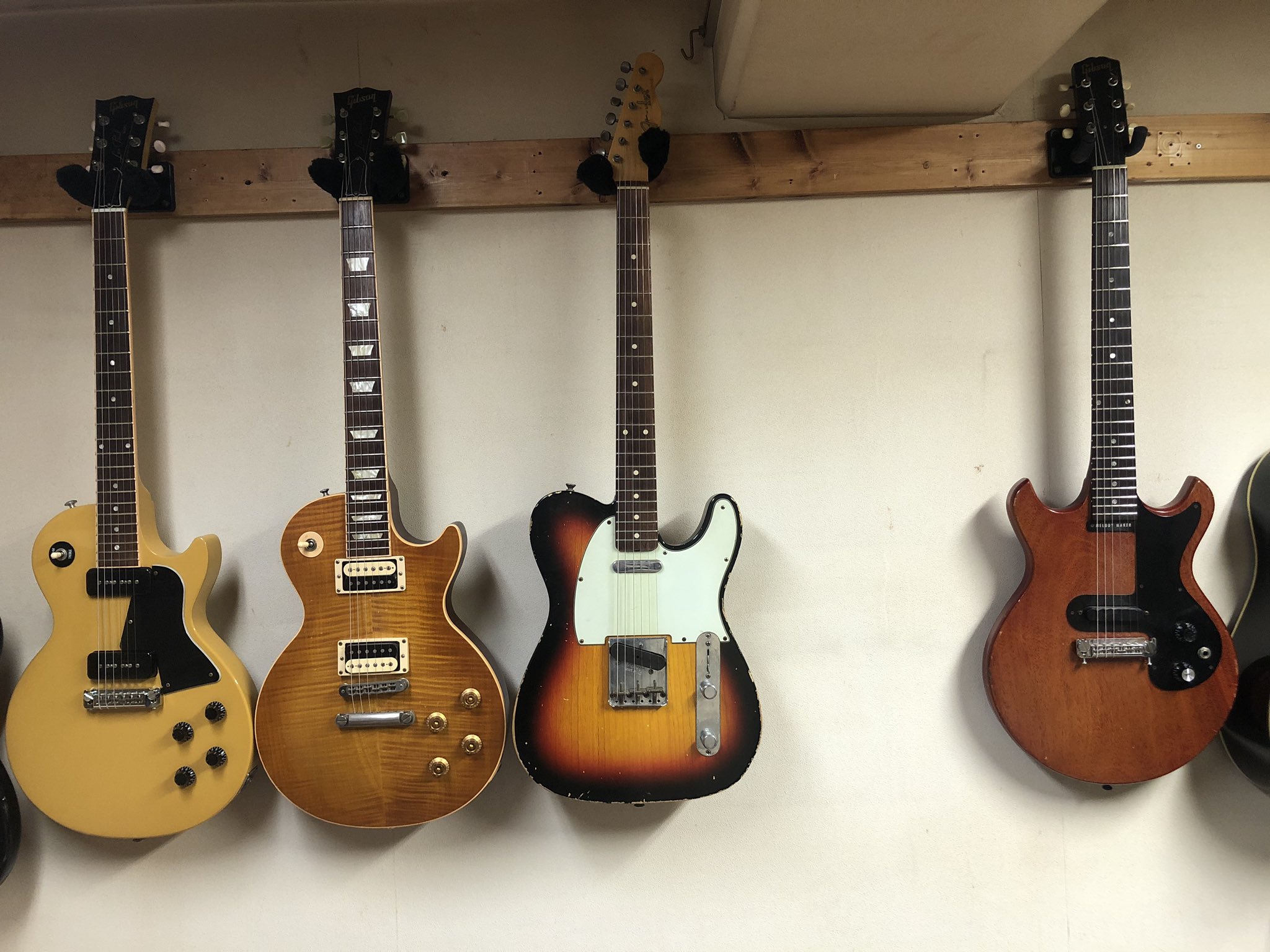 沢辺均 左から レスポールスペシャル 3 53 レスポールスタンダード 4 05 テレキャスター 3 11 メロディライン 2 52 重さ T Co Atukcegxzu Twitter